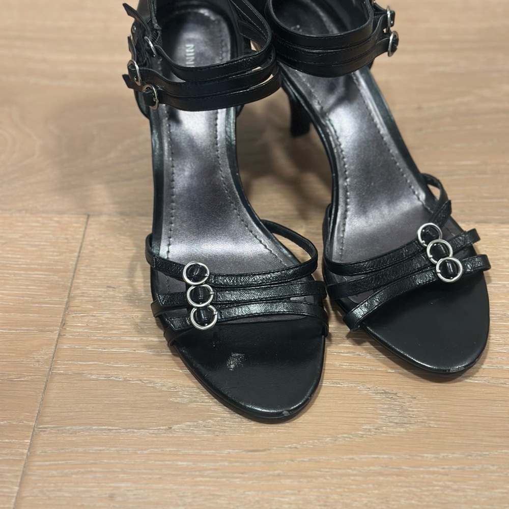 Nine West Black Strappy Heels with Elegant Design